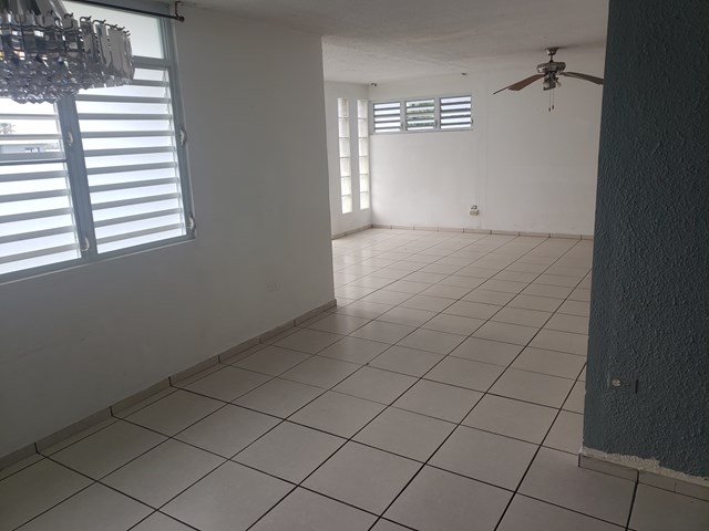 URB. SANTA ROSA, CASA EN BAYAMON