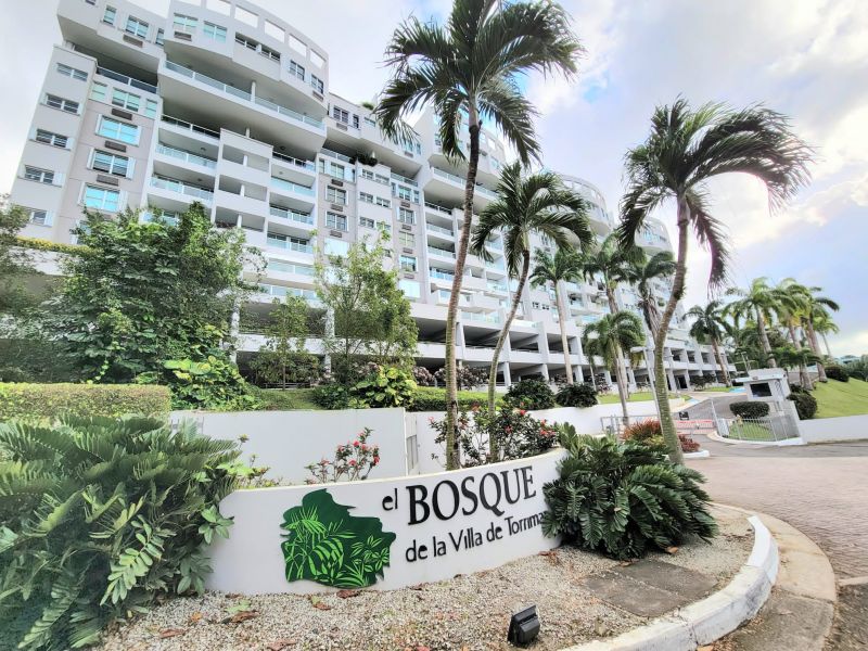 Cond. Bosque De La Villa De Torrimar, Apartamento en Guaynabo