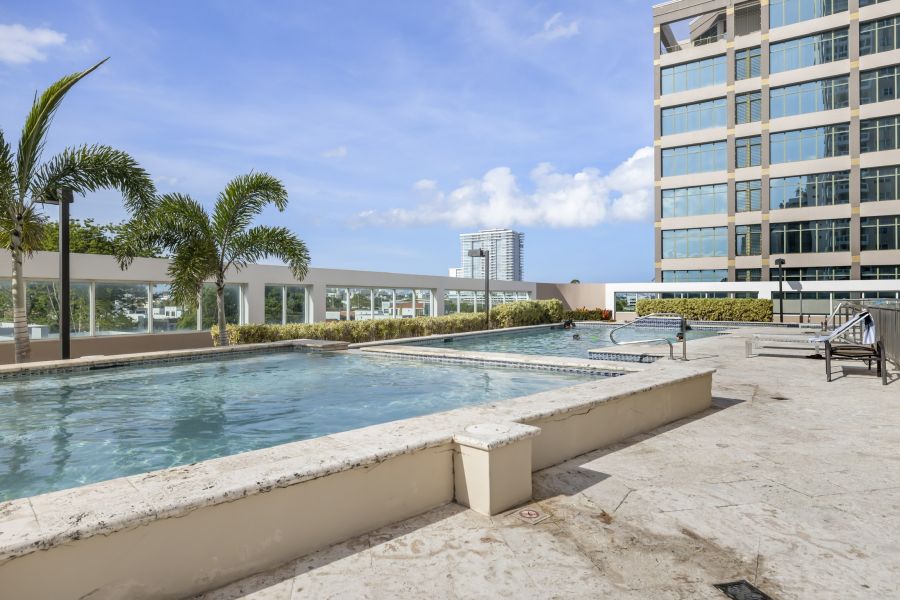 Cond. Coliseum Tower Residences, Apartamento En San Juan