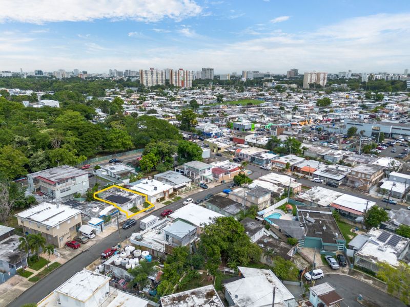 Urb. Reparto Metropolitano, Casa En San Juan