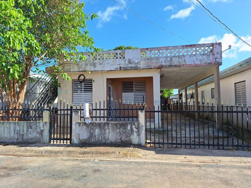 Urb. Eduardo Saldaña, Casa en Carolina